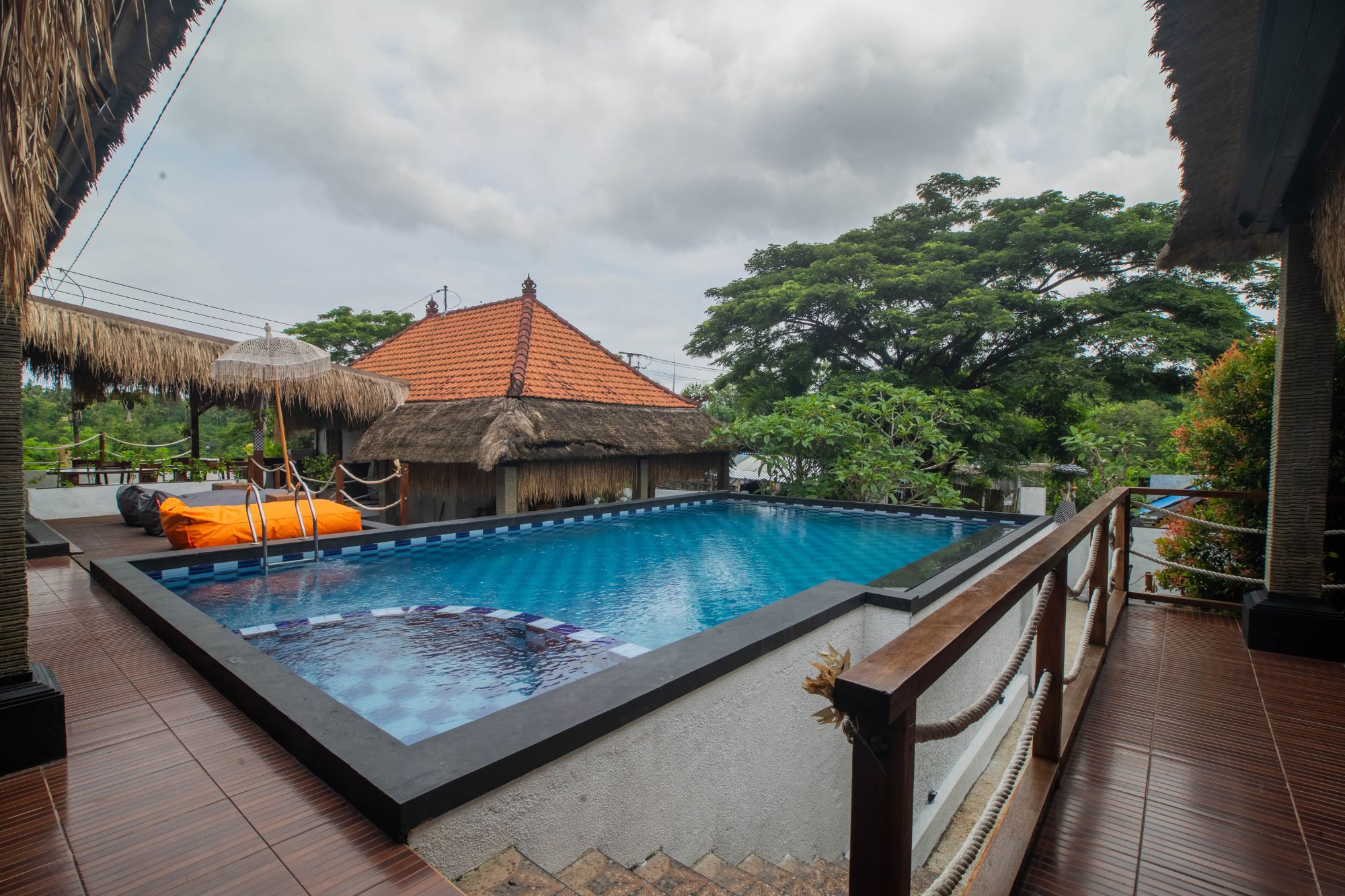Simpang Inn Hostel Pool (2)